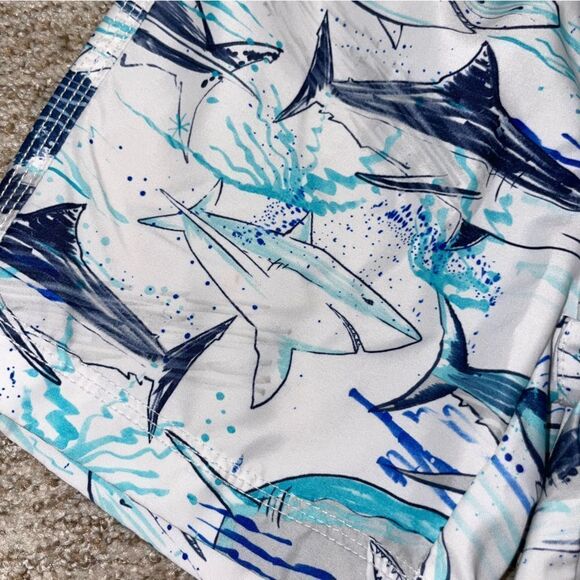 🏷️ 5 for $25 - GYMBOREE Shark Shorts - Picture 3 of 7